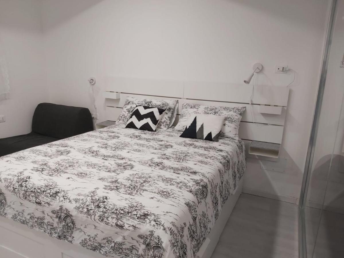 Holiday House Fieravecchia Salerno Exterior photo